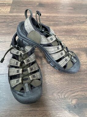 Keen Olive Green and Black Strappy Outdoor Sandals NEW WITHOUT TAGS